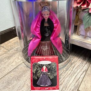 NIB Vintage 1998 Happy Holidays Barbie & Matching Hallmark Ornament Set